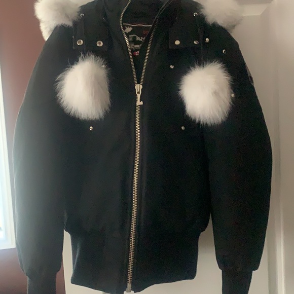 😍SOLD SOLD😍 RARE WHITE FUR Brand new got as gift to small for me ☹️ - Picture 4 of 4